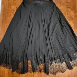 Victoria’s Secret ~ Sz 4 ~ Pleated Skirt with Lace Bottom ~ Perfect Condition